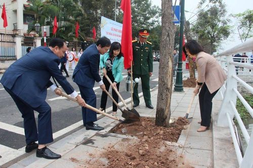 Quận Tây Hồ phát động Tết trồng cây