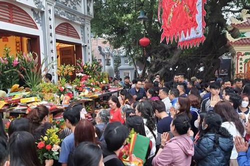 Quận Tây Hồ: Đón trên 60.000 lượt khách tham quan các di tích lịch sử trong dịp Tết Nguyên đán