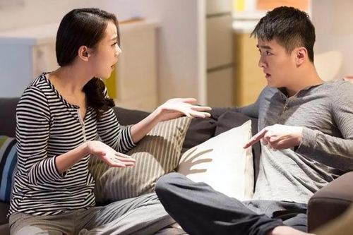 Không muốn mất mặt trước các anh chị, tôi muốn biếu bố mẹ 10 triệu nhưng câu nói của chồng làm tôi đau tê tái
