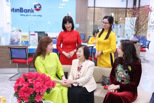 VietinBank Chi nhánh Thăng Long tưng bừng khai xuân đón khách