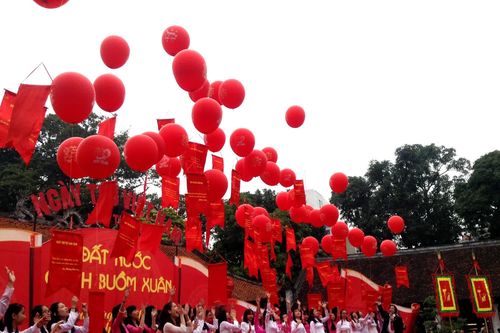Ngày thơ Việt Nam 2024: 'Bản hòa âm đất nước' tôn vinh khối đại đoàn kết toàn dân tộc