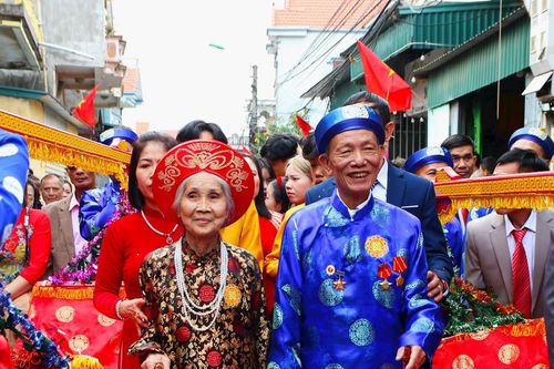 Quảng Ninh: Độc đáo lễ rước 'cụ thượng' ở vùng đảo Hà Nam