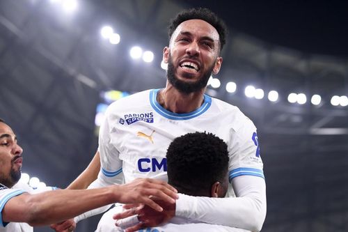 Aubameyang đi vào lịch sử Europa League