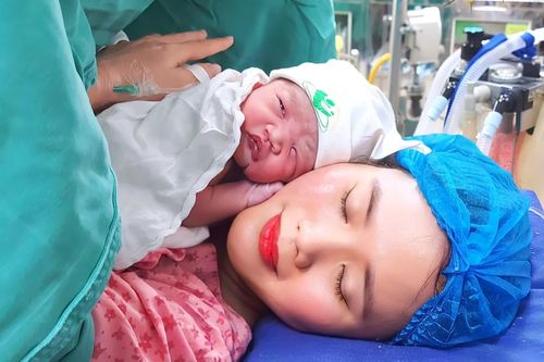 Em bé Rồng chào đời và những khoảnh khắc đẹp nhất mùa Tết qua