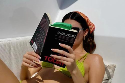 Gen Z cho rằng 'Đọc sách thật gợi cảm'