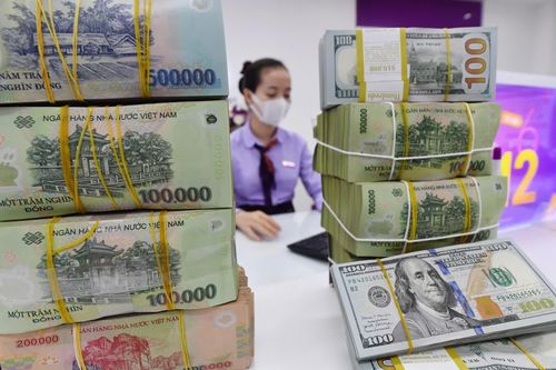 Các sếp ngân hàng nhận lương bao nhiêu?