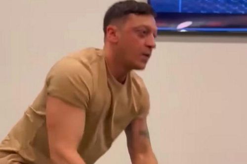 Hình ảnh gây sốt của Ozil