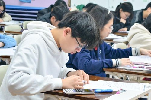 Học sinh cuối cấp bước vào hàng loạt kỳ thi ngay sau nghỉ Tết