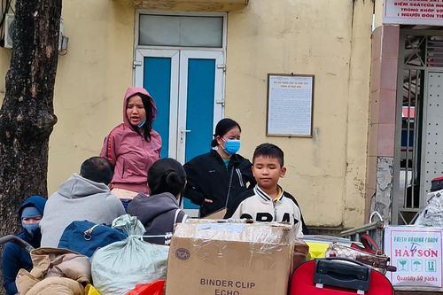 Nghệ An: Người dân tất bật rời quê sau Tết