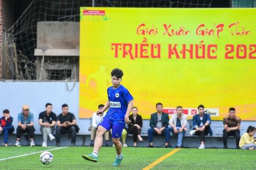 Người quan sát: Mùa Xuân em đi hái hoa