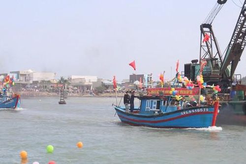 Các làng biển miền Trung nô nức ra quân đánh bắt hải sản đầu năm