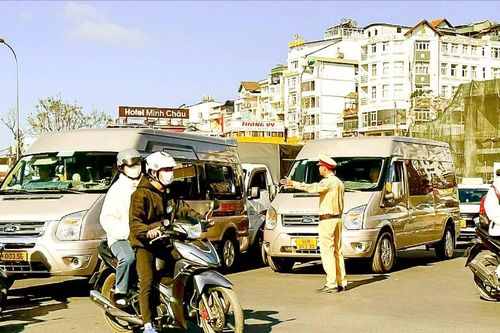 'Cháy' vé tàu, máy bay đi các tỉnh thành phía Nam sau tết