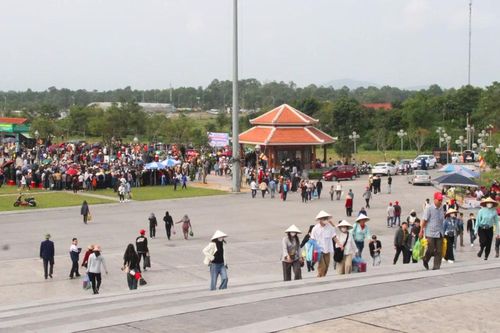 Nhiều lễ hội lớn ở miền Bắc, miền Trung tưng bừng khai hội