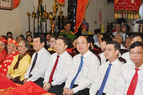 Lãnh đạo TPHCM dự Lễ hội Khai hạ - Cầu an