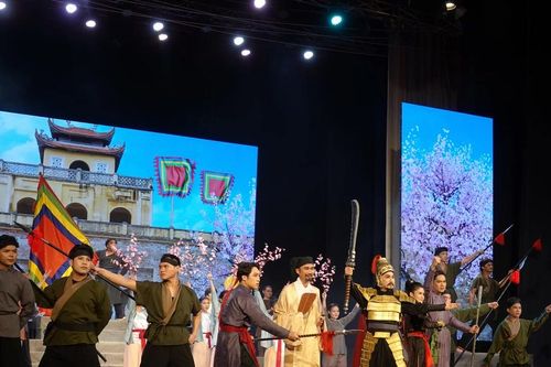 Công diễn vở nhạc kịch 'Tình sử Thăng Long'