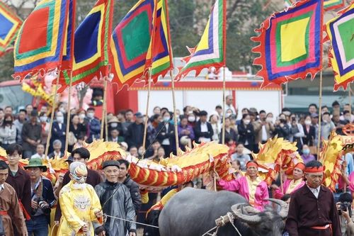 Hàng ngàn người dân tham dự lễ hội xuống đồng lớn nhất vùng đồng bằng Bắc bộ