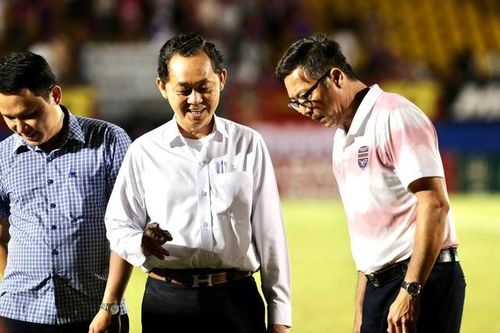Bình Dương thăng hoa, HLV Huỳnh Đức được 'thưởng'