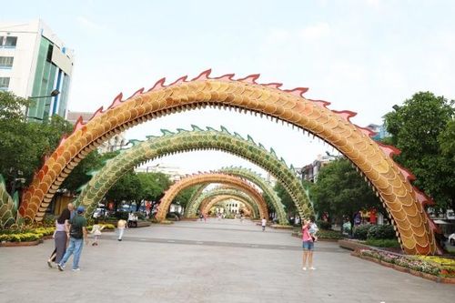 TP HCM: Hoàn tất thu dọn Đường hoa Nguyễn Huệ, hai linh vật rồng được lưu lại đến hết tháng Giêng