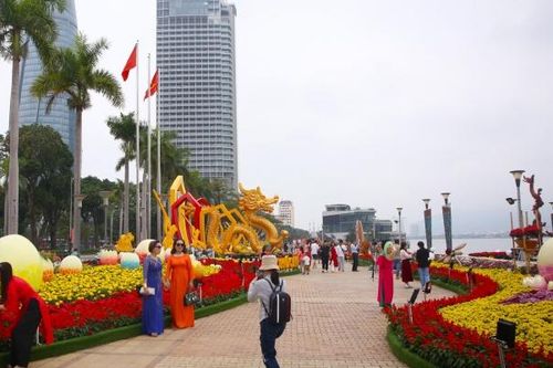 Đà Nẵng giữ lại đường hoa Xuân đến hết Tết Nguyên tiêu để phục vụ du khách