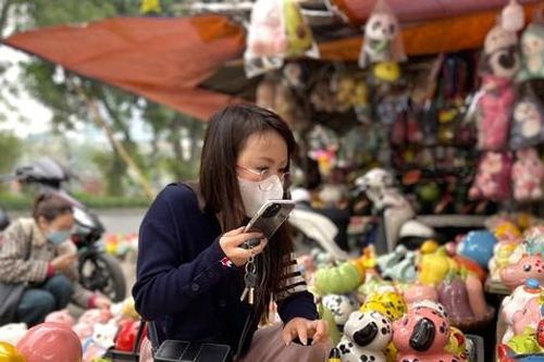 Mua rồng vàng, lợn đất lấy 'vía' may mắn cho năm mới