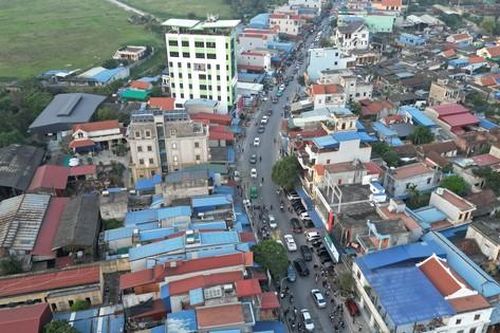 Trước đêm họp, con đường đến chợ Viềng ùn ứ kéo dài