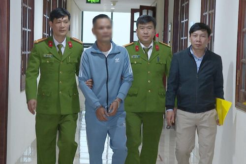 Về nước đầu thú sau 5 năm lẩn trốn bên Lào
