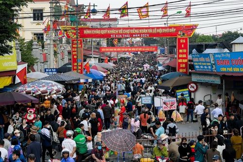 'Biển người' chen chân đi chợ Viềng Nam Định đầu xuân