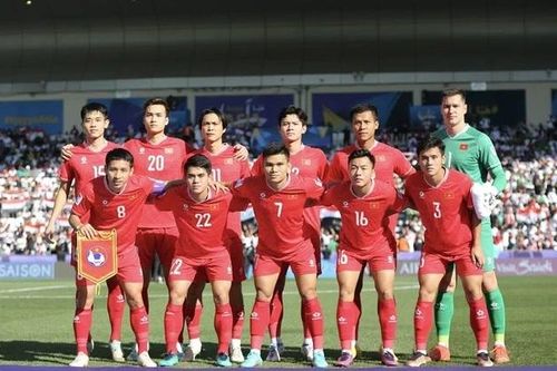 Rộ tin tiền vệ hàng đầu Việt Nam được câu lạc bộ Hàn Quốc hỏi mua; Tuyển Việt Nam chính thức mất ngôi số 1 Đông Nam Á vào tay Thái Lan