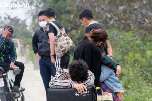 Người dân Nghệ An chật vật rời quê sau Tết