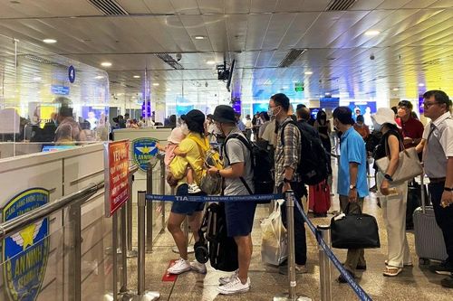 Sân bay Tân Sơn Nhất lập kỷ lục đón khách dịp Tết Nguyên đán Giáp Thìn