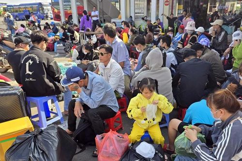Giải tỏa hành khách từ Cà Mau đi các tỉnh miền Tây và Đông Nam Bộ