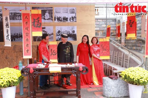 Chợ Tết 'Một thoáng Thành Nam' hội tụ các di sản văn hóa truyền thống của Nam Định