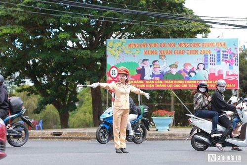 Người dân rời thành phố Đà Lạt sau nhiều ngày nghỉ Tết
