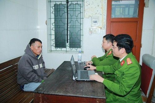 Khởi tố đối tượng cướp ngân hàng để trả nợ