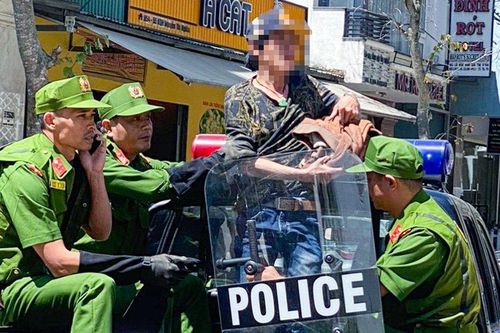 Lâm Đồng: Khống chế nam thanh niên ngáo đá dùng dao tự sát