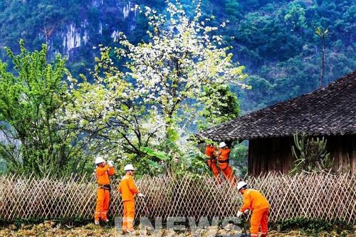 Tiếp tục hành trình mang ánh điện đến với vùng sâu, vùng xa