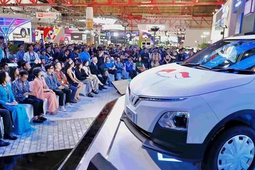 VinFast lần đầu giới thiệu xe tay lái nghịch, mở loạt đại lý tại Indonesia