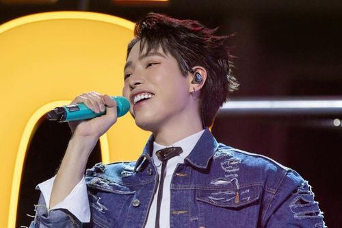 Bận bịu chạy show, Đức Phúc vẫn tranh thủ chuẩn bị quà tặng 'người quan trọng'