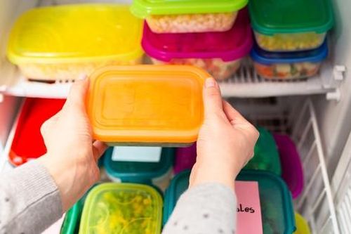 Thức ăn thừa ngày Tết bảo quản trong tủ lạnh được bao lâu?