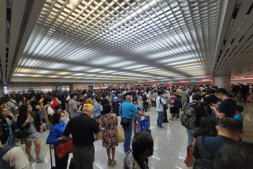 Sân bay Tân Sơn Nhất thiết lập kỷ lục mới lượng hành khách đi máy bay