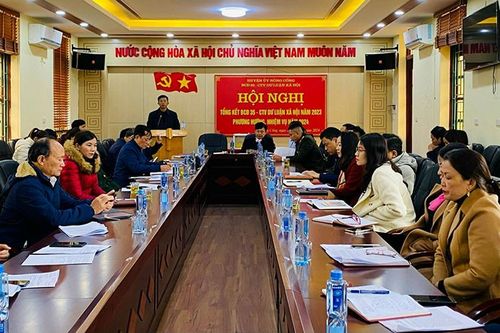 Phát huy vai trò của người có uy tín trong đấu tranh phản bác các quan điểm sai trái, thù địch