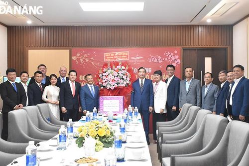 Chủ tịch UBND thành phố Lê Trung Chinh thăm, chúc tết doanh nghiệp đầu năm mới Giáp Thìn