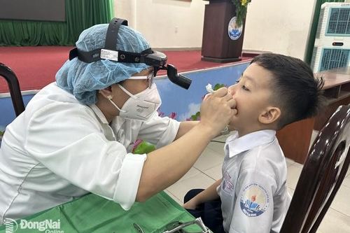 Thiếu nhân viên y tế trường học