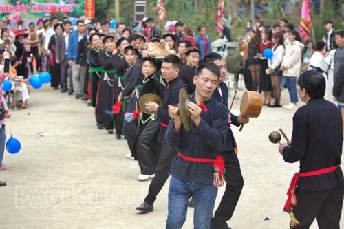 Từng bừng Lễ hội đền Làng Lúc