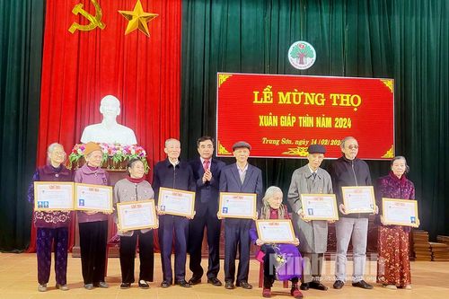 Mừng thọ người cao tuổi-Nét đẹp văn hóa đầu xuân