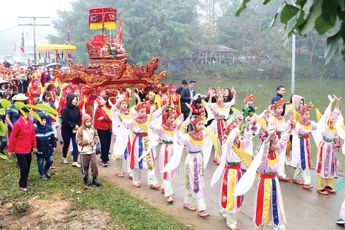 Du Xuân về miền lễ hội
