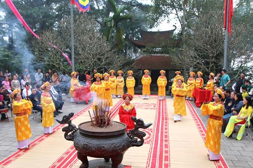 Lễ dâng hương tưởng niệm Tổ Mẫu Âu Cơ ngày 'Tiên giáng'