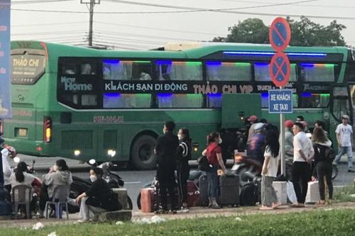 Bến 'cóc', xe hợp đồng trá hình đè bẹp hoạt động vận tải chính thống trong dịp Tết