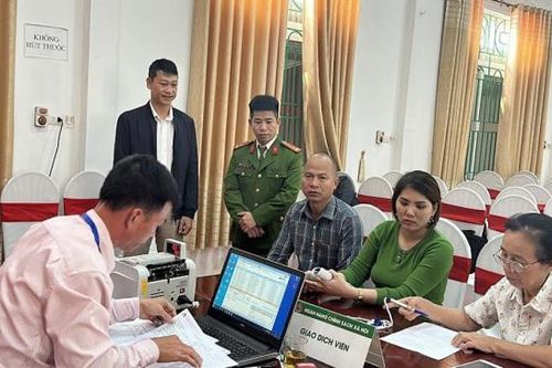 Tạo bước đột phá trong cấp tài khoản, chi trả an sinh xã hội không dùng tiền mặt