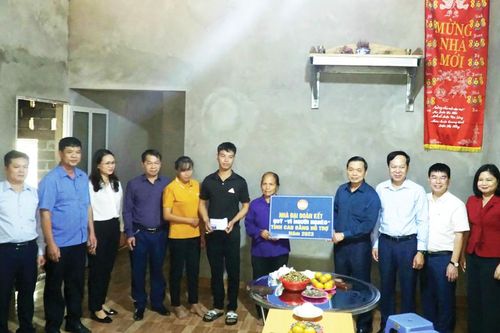 Xuân ấm trong những ngôi nhà nghĩa tình